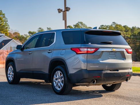 Used 2021 Chevrolet Traverse LS image 5