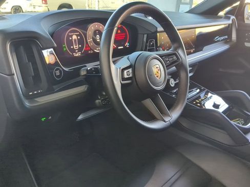 Used 2024 Porsche Cayenne Base image 19
