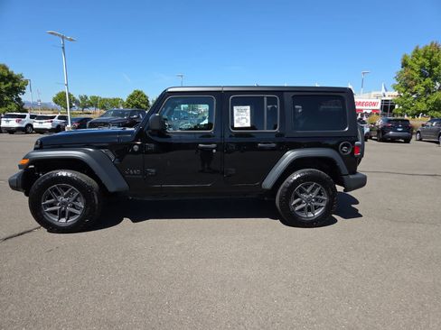 Used 2025 Jeep Wrangler Unlimited Sport AWD/4WD image 11