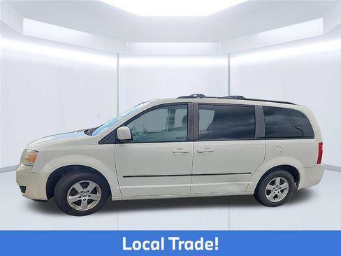 Used 2010 Dodge Grand Caravan SXT FWD image 4