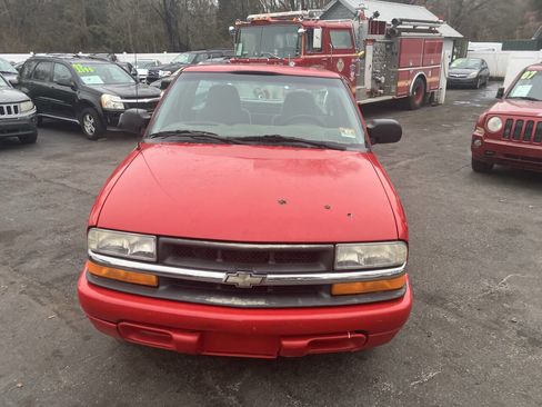 Used 2000 Chevrolet S10 Pickup LS w/ Preferred Equipment Group image 3