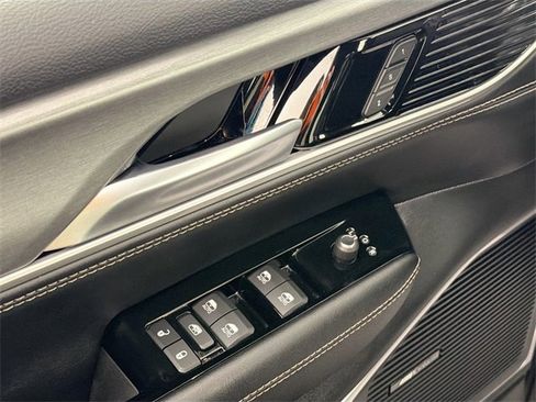 Used 2025 Jeep Wagoneer 4WD image 18