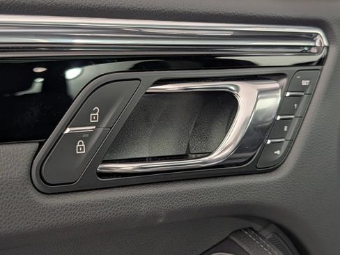 Certified 2026 Porsche Macan AWD/4WD image 26
