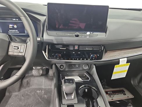 New 2026 Nissan Rogue Platinum w/ Platinum Premium Package image 18