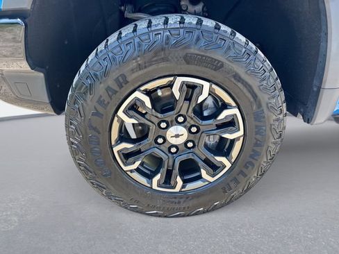 Used 2022 Chevrolet Silverado 1500 ZR2 w/ Technology Package AWD/4WD image 10