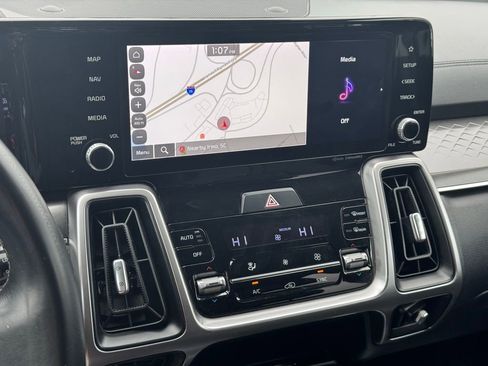 Used 2022 Kia Sorento S image 32