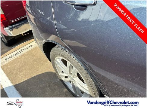 Used 2018 Chevrolet Equinox Premier FWD image 3
