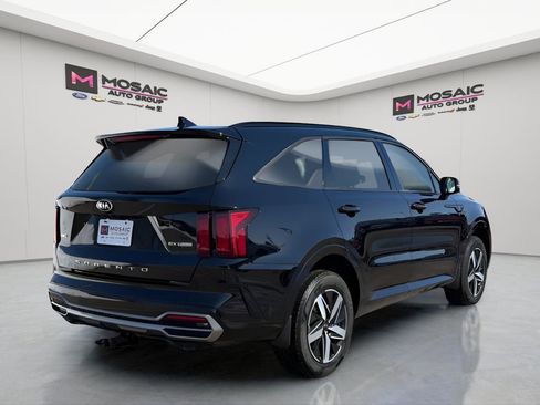 Used 2021 Kia Sorento EX w/ Panoramic Sunroof Package image 3
