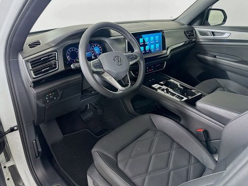 Used 2024 Volkswagen Atlas Cross Sport SE FWD image 9