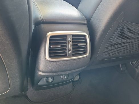 Used 2017 Kia Sorento EX image 7