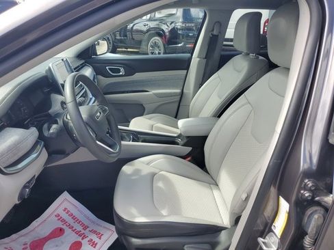 Certified 2022 Jeep Compass Latitude FWD image 23