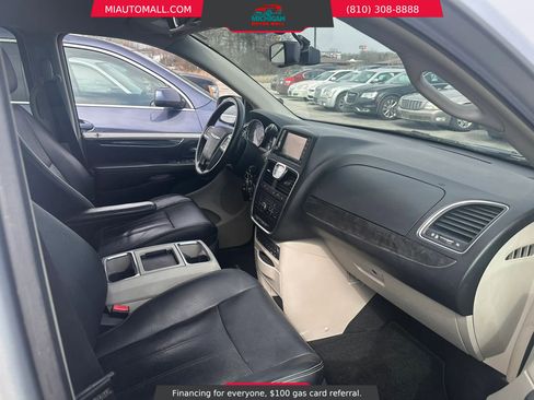 Used 2012 Chrysler Town & Country Touring-L w/ Entertainment Group #2 image 11