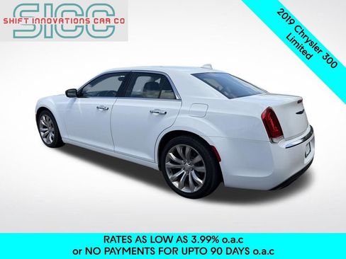 Used 2019 Chrysler 300 Limited RWD image 4