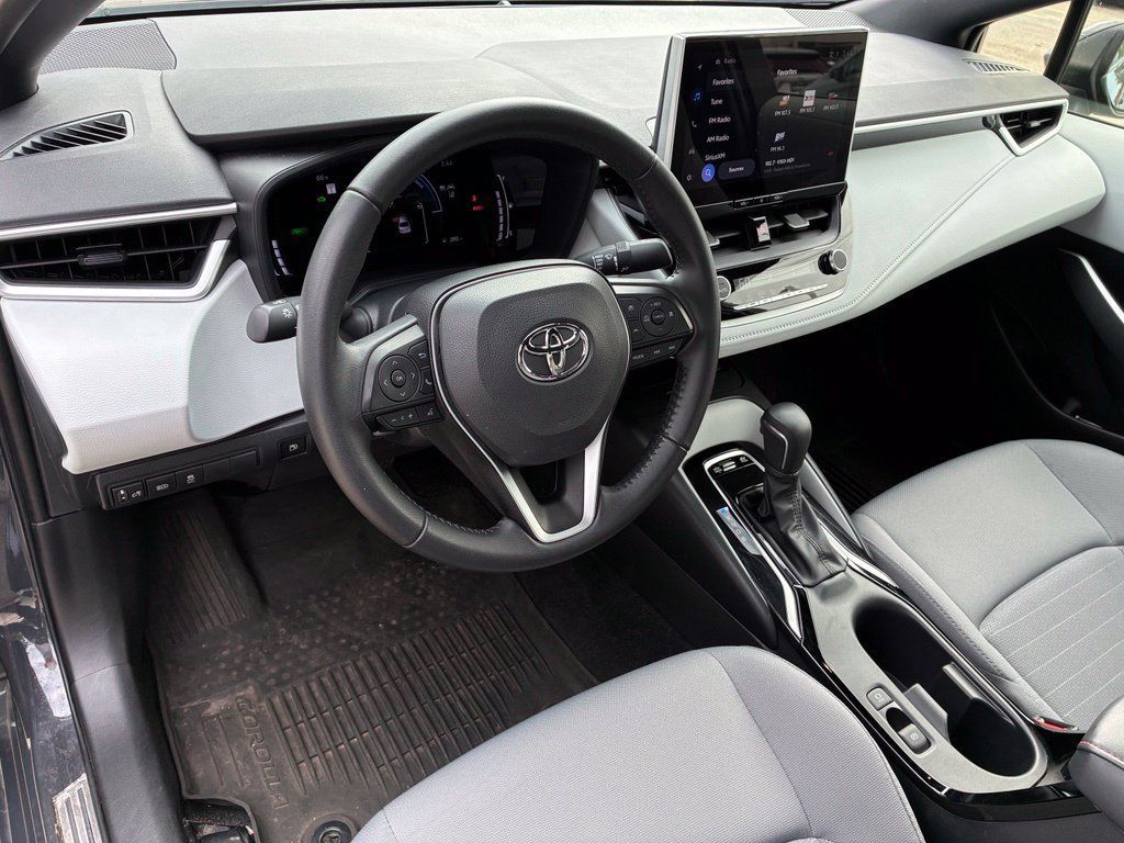 Used 2025 Toyota Corolla SE w/ SE Premium Package AWD/4WD image 17