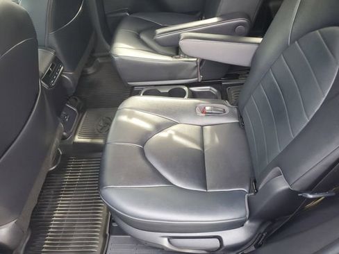 Used 2023 Toyota Highlander LE image 10