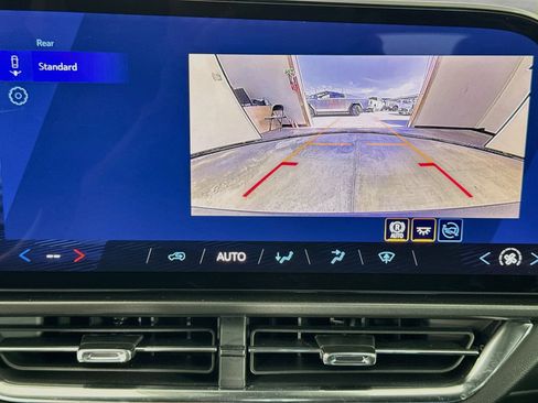 Used 2026 Chevrolet Equinox EV LT FWD image 16
