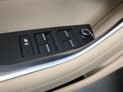 Used 2020 Jaguar XE S image 21