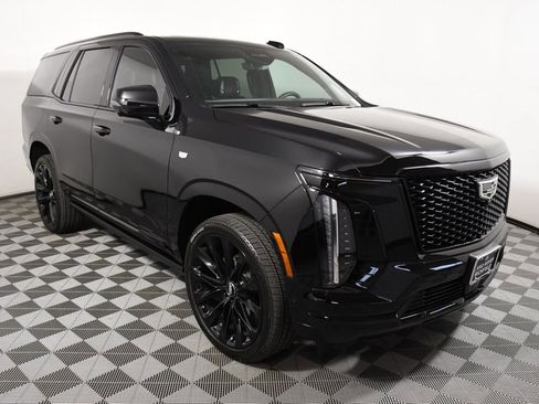 Used 2026 Cadillac Escalade Platinum Sport w/ LPO, ONYX Package AWD/4WD image 4