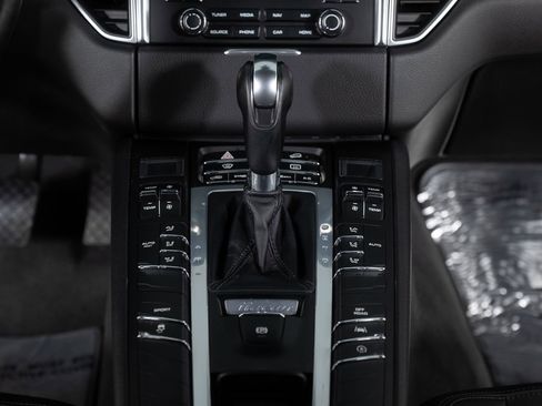 Used 2018 Porsche Macan image 39