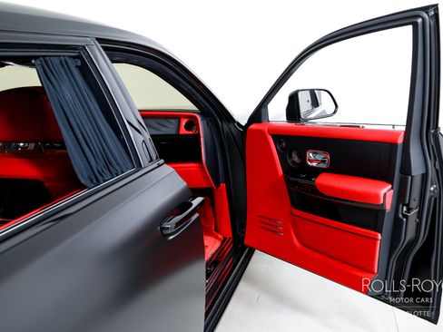 Used 2024 Rolls-Royce Phantom Extended Wheelbase w/ The Phantom Package image 35