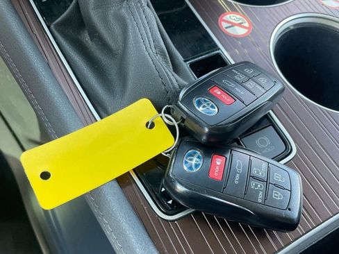 Used 2024 Toyota Sienna XLE FWD image 11