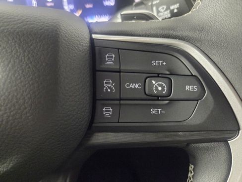 New 2025 Jeep Grand Cherokee Altitude image 15