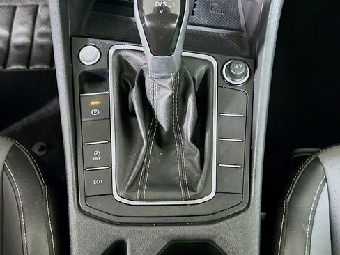 Used 2025 Volkswagen Jetta SE FWD image 25