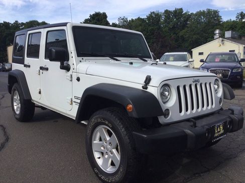 Used 2017 Jeep Wrangler Unlimited Sport w/ Quick Order Package 24S AWD/4WD image 6