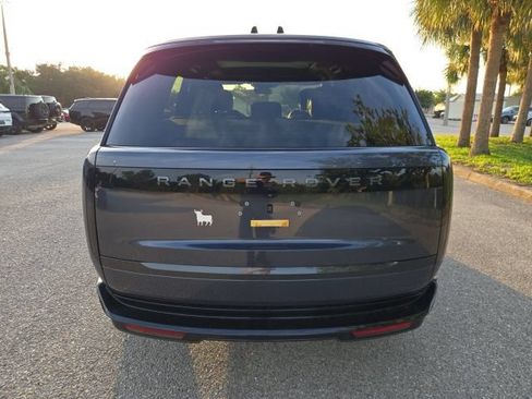 Used 2025 Land Rover Range Rover SE AWD/4WD image 4