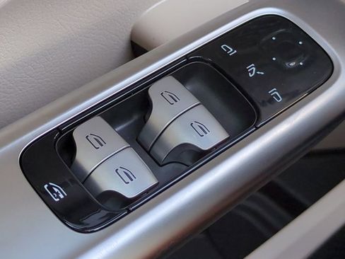 Used 2025 Mercedes-Benz C 300 Sedan image 23