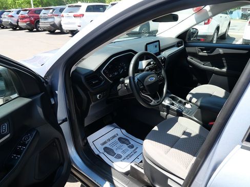 Used 2022 Ford Escape SE w/ Cold Weather Package AWD/4WD image 9