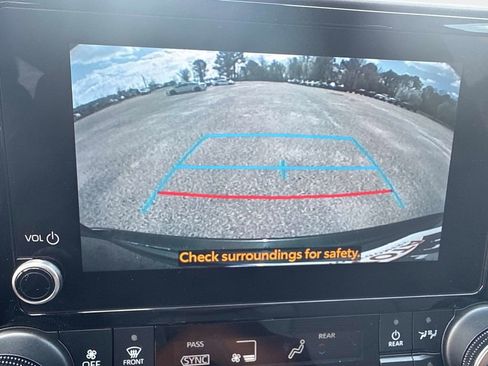 Used 2024 Toyota Highlander LE image 24