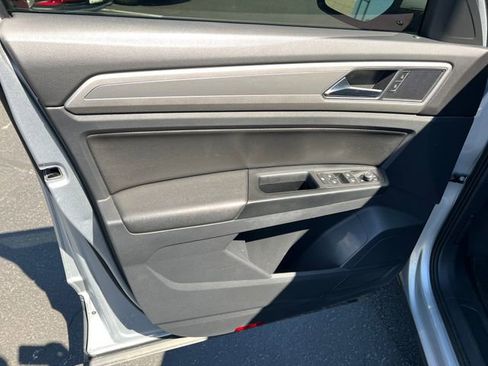 Used 2019 Volkswagen Atlas SE w/ Towing Package AWD/4WD image 10