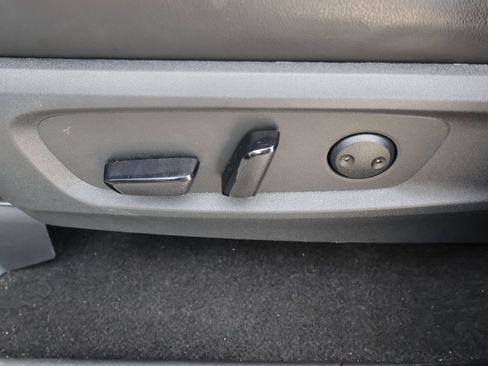Used 2024 Nissan Pathfinder SL FWD image 34