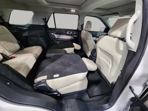 Used 2018 Ford Explorer Platinum AWD/4WD image 13