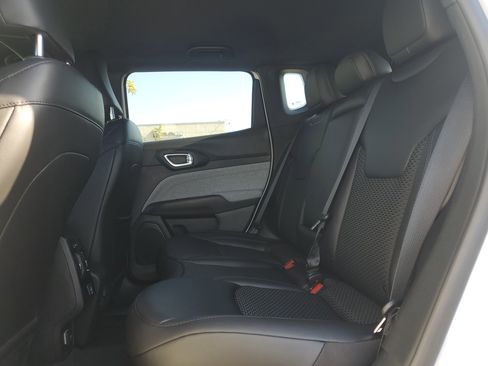 New 2026 Jeep Compass Latitude image 7