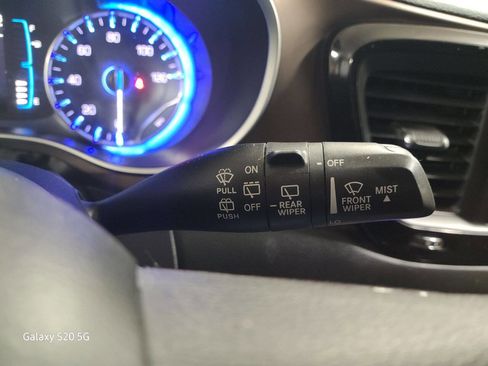 Used 2017 Chrysler Pacifica LX image 34