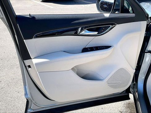 Used 2023 Buick Envision Preferred image 22