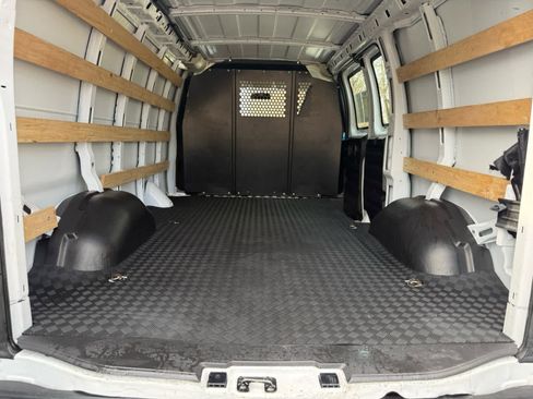 Used 2024 GMC Savana 2500 w/ Driver Convenience Package image 5