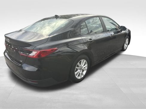Used 2025 Toyota Camry LE image 19