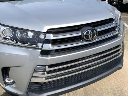 Used 2019 Toyota Highlander Limited Platinum image 31