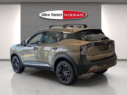 Used 2025 Nissan Kicks SR image 13