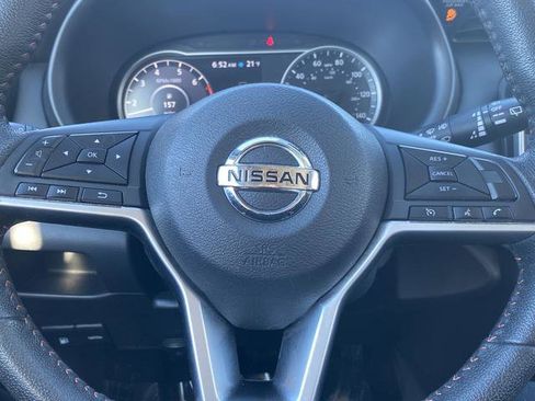 Used 2018 Nissan Kicks SR image 13