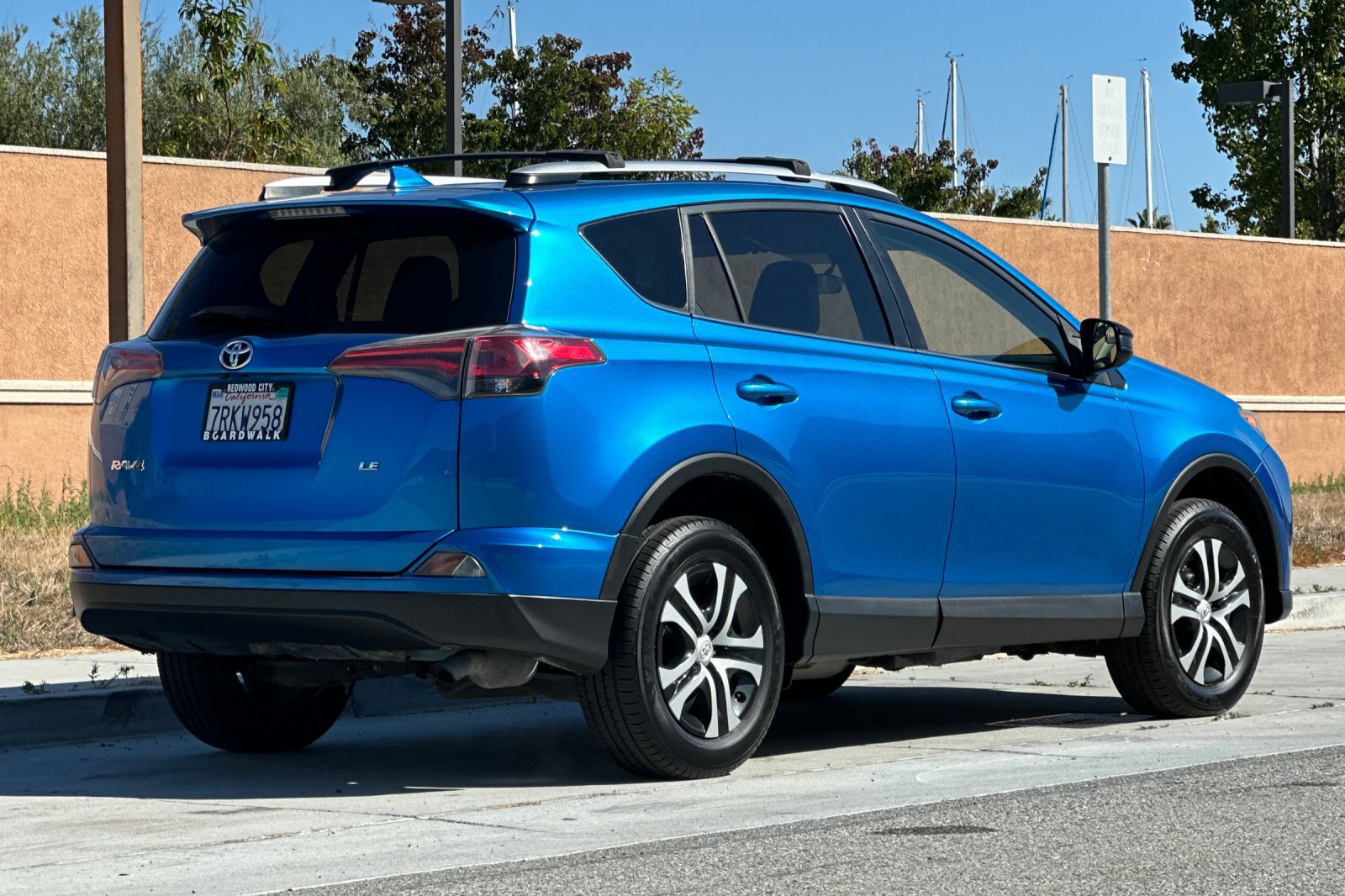 Used 2016 Toyota RAV4 LE FWD image 4