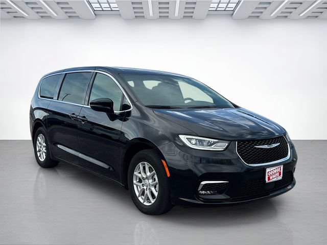 Used 2025 Chrysler Pacifica Select FWD image 42