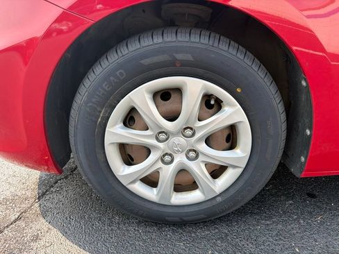 Used 2012 Hyundai Accent GLS FWD image 10