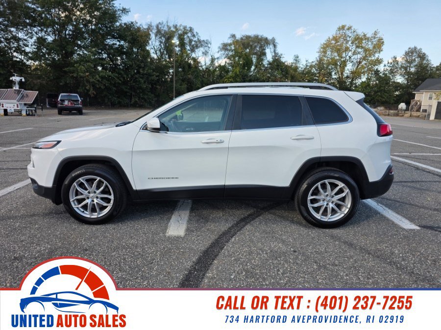 Used 2017 Jeep Cherokee Limited AWD/4WD image 2