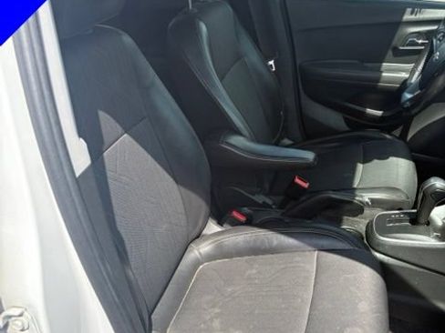 Used 2018 Chevrolet Trax LT w/ LT Convenience Package FWD image 27