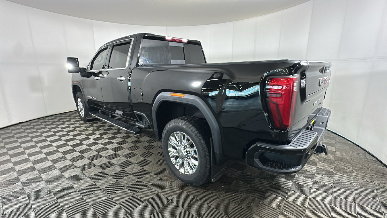 Used 2024 GMC Sierra 2500 Denali w/ Denali Reserve Package AWD/4WD image 5