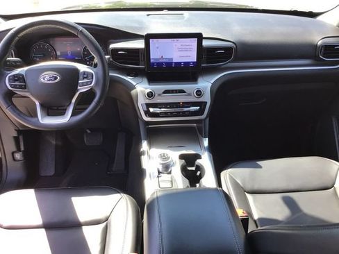 Used 2022 Ford Explorer XLT w/ Equipment Group 202A AWD/4WD image 45